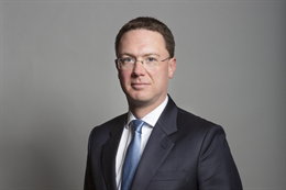 3:2 portrait of Robert Courts