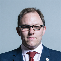 1:1 portrait of Gareth Snell