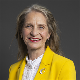 1:1 portrait of Wera Hobhouse