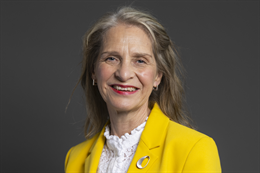 3:2 portrait of Wera Hobhouse