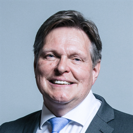 1:1 portrait of Stephen Kerr