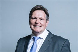 3:2 portrait of Stephen Kerr