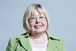 3:2 portrait of Liz Twist