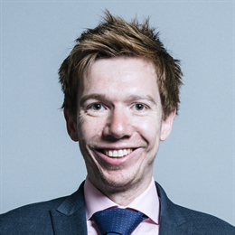 1:1 portrait of Paul Masterton