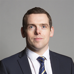 1:1 portrait of Douglas Ross