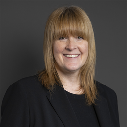 1:1 portrait of Sarah Jones