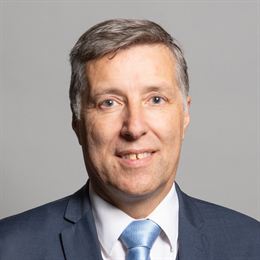 1:1 portrait of Paul Girvan