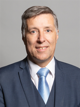3:4 portrait of Paul Girvan