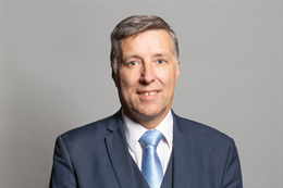 3:2 portrait of Paul Girvan