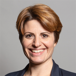 1:1 portrait of Emma Hardy
