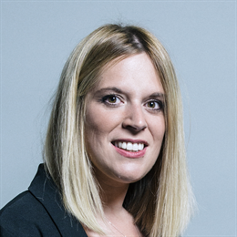 1:1 portrait of Laura Smith