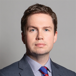1:1 portrait of Dan Carden