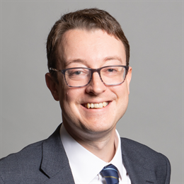 1:1 portrait of Sir Simon Clarke