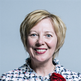 1:1 portrait of Lesley Laird