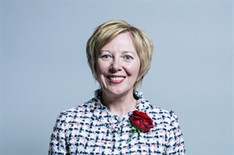 3:2 portrait of Lesley Laird