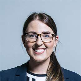 1:1 portrait of Laura Pidcock
