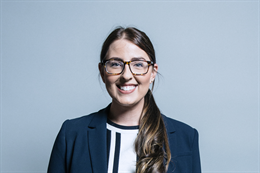 3:2 portrait of Laura Pidcock