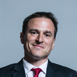 1:1 portrait of Dr Paul Williams