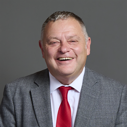 1:1 portrait of Mike Amesbury