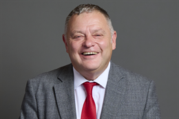 3:2 portrait of Mike Amesbury