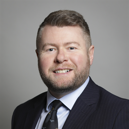 1:1 portrait of Damien Moore