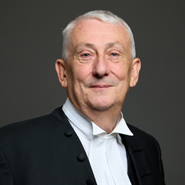 1:1 portrait of Sir Lindsay Hoyle