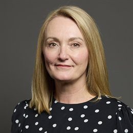 1:1 portrait of Jo Platt