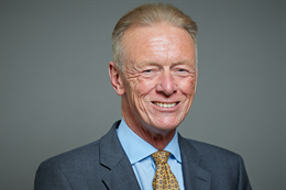 3:2 portrait of Lord Hogan-Howe