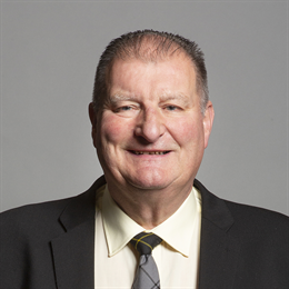 1:1 portrait of Allan Dorans