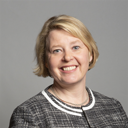 1:1 portrait of Nickie Aiken