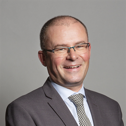 1:1 portrait of Ian Levy