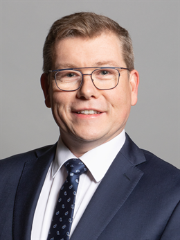 3:4 portrait of Peter Gibson