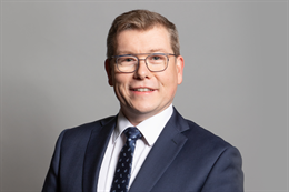 3:2 portrait of Peter Gibson