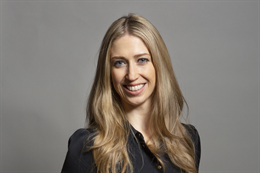 3:2 portrait of Laura Trott