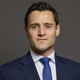 1:1 portrait of Dr Luke Evans