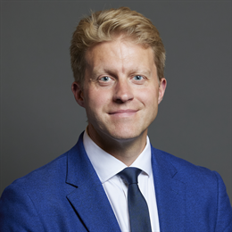 1:1 portrait of Dr Ben Spencer