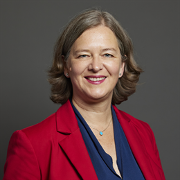 1:1 portrait of Fleur Anderson