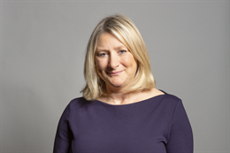 3:2 portrait of Suzanne Webb