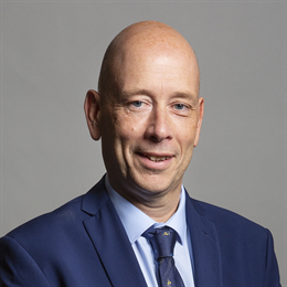 1:1 portrait of Mark Eastwood