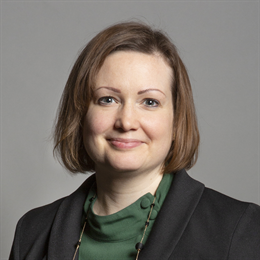 1:1 portrait of Ruth Edwards