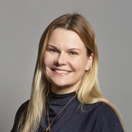 1:1 portrait of Laura Farris