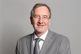 3:2 portrait of Paul Howell
