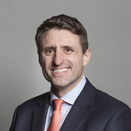 1:1 portrait of Ben Everitt