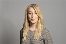 3:2 portrait of Sara Britcliffe