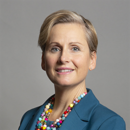 1:1 portrait of Angela Richardson