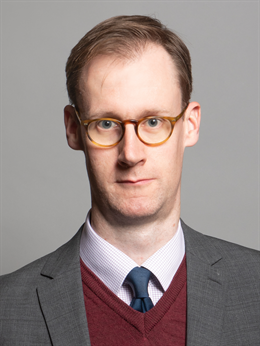 3:4 portrait of Tom Randall