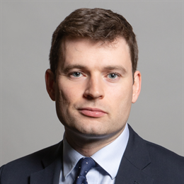 1:1 portrait of Robert Largan