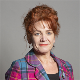 1:1 portrait of Sarah Atherton