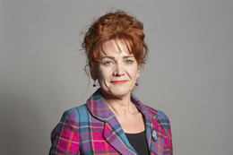 3:2 portrait of Sarah Atherton