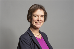 3:2 portrait of Selaine Saxby